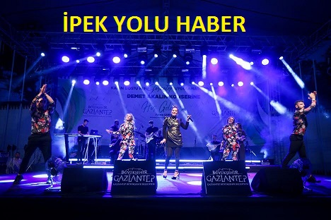 DEMET AKALIN, “KADIN DOSTU KENT GAZİANTEP”TE KONSER VERDİ