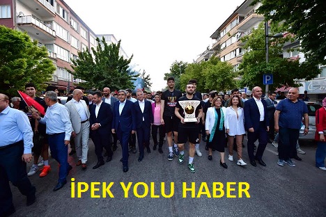  Şampiyonlar Şehrin Şampiyon Takımları Halkla Buluştu