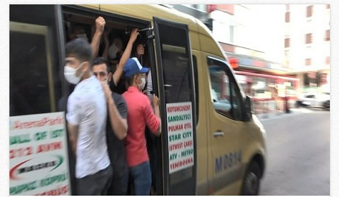  KÜÇÜKÇEKMECE’DE DOLMUŞLAR TIKA BASA DOLU SOSYAL MESAFE YİNE HİÇE SAYILDI.