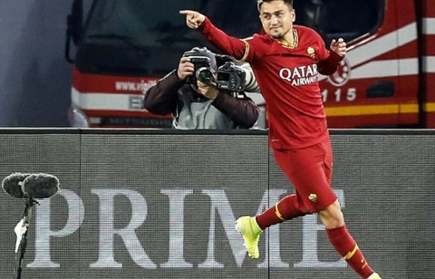 MİLLİ FUTBOLCU CENGİZ ÜNDER NAPOLİ YOLCUSU.