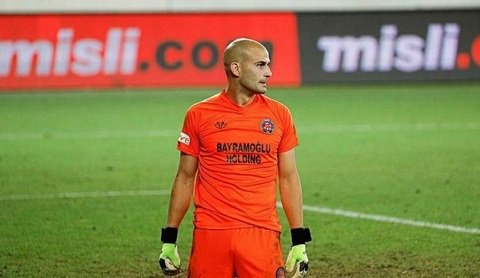 FERNANDO MUSLERA’DA KARAGÜMRÜK KALECİSİ AYKUT ÖZER’ BAŞARISINDAN DOLAYI TEBRİK ETTİ.