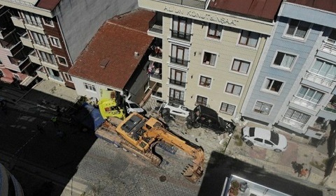 SANCAKTEPE’DE DURAMAYAN TIR 4.ARACI HURDAYA ÇEVİRDİ