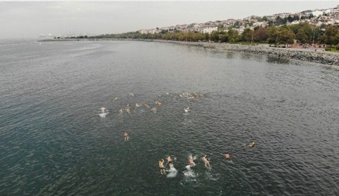 DÜNYA CA ÜNLÜ YÜZÜCÜ AVCILAR’DA.