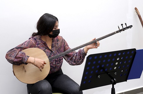 ŞEHİTKAMİL’DE TAMBUR KURSLARI YENİDEN BAŞLADI