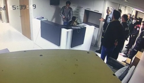 ŞİŞLİ’ İLÇE EMNİYET MÜDÜRLÜĞÜNDEN HAYAT KURTARAN MÜDAHALE. 