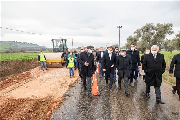 ​Soyer çifti pazar alışverişini Bayındır üreticisinden yapt