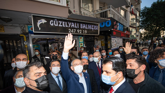 Kılıçdaroğlu İzmir’de sel mağdurlarını ziyaret etti