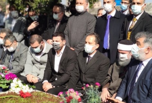 FATİH ERBAKAN ESKİ BAŞKAN NECMETTİN ERBAKAN’I KABRİ BAŞINDA ZİYARET ETTİ.