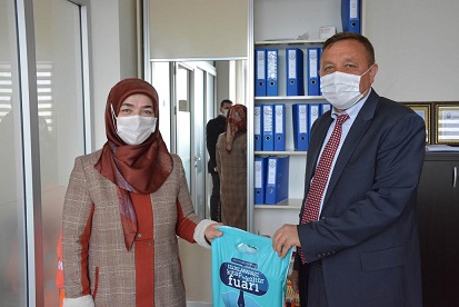 Büyükşehir’den İlçelerdeki Kamu Kurumlarına Kitap Hediyesi