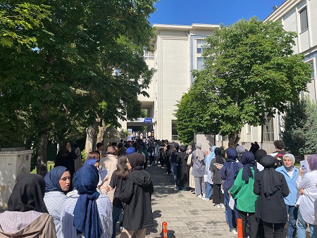 LİSE MEDENİYET AKADEMİSİ ÖĞRENCİLERİ YKS PROVASINDA TER DÖKTÜ