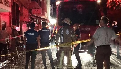 Fatihte bir otelde henüz bilinemeyen bir  nedenden yangın çıktı