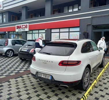Bursa da bir kişi çalışır haldeki  aracın içinde ölü bulundu!