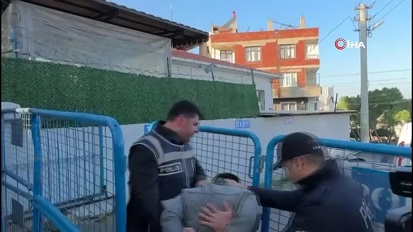 Taksicinin sırtına makas sapladı!