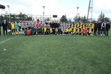 Şampiyonluk kupasını Vali Baruş ve Başkan Başdeğirmen’den aldılar