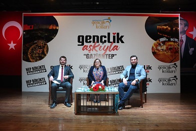 BAŞKAN ŞAHİN, KEYİFLE GENÇLERİN SORULARINI YANITLADI   