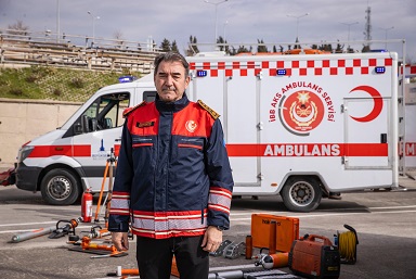 İzmir İtfaiyesinin özel donanımlı paramedikleri Türkiye’ye örnek oluyor
