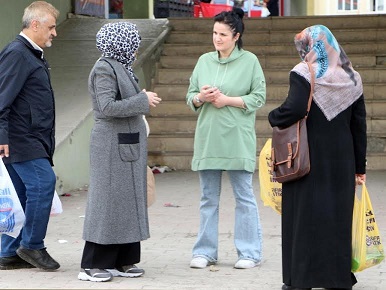 Erzurumda 42 erkek rakibini geride     bırakıp, muhtar oldu!