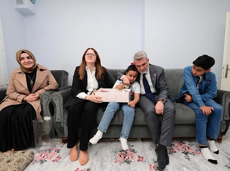 Başkan Görgel, Asrın Felaketinde Ailesini  Kaybeden Vatandaşları Ziyaret Etti