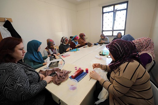 ŞEHİTKAMİL’DE MEFRUŞAT KURSUNA YOĞUN İLGİ