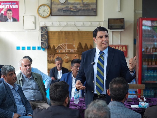 BAŞKAN YILMAZ, KARŞIYAKA’DA ESNAF VE VATANDAŞLARLA BİR ARAYA GELDİ