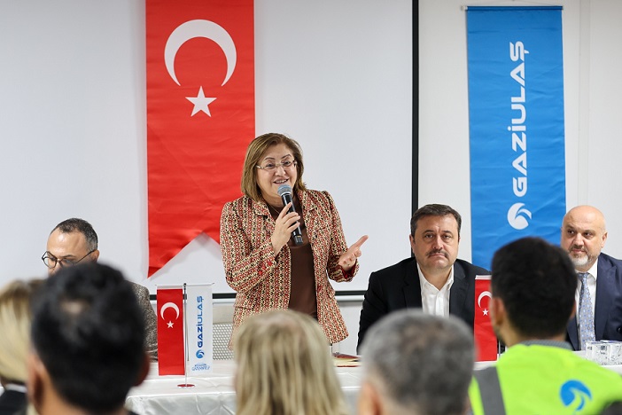 BAŞKAN ŞAHİN BELEDİYE ÇALIŞANLARIYLA BİR ARAYA GELDİ