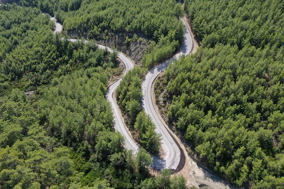 Kaş Beldibi Mahallesi 43 yıl sonra asfalta kavuştu