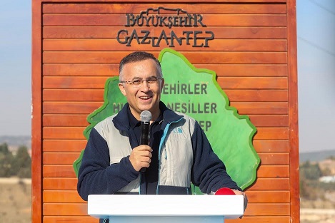BÜYÜKŞEHİR, YEŞİL ŞEHİR İÇİN YAMAÇTEPE’DE AĞAÇ DİKTİ