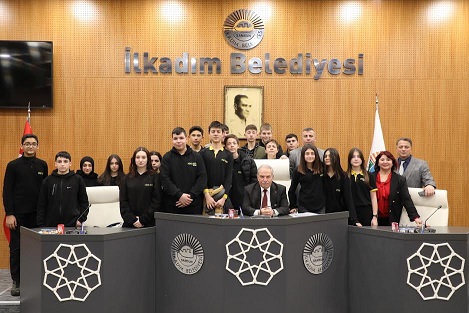 BAŞKAN DEMİRTAŞ ÖNCE NASİHATLERDE BULUNDU SONRA TECRÜBELERİNİ GENÇLERLE PAYLAŞTI