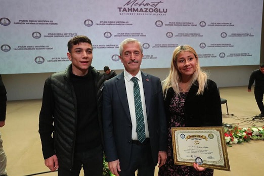 EVLİLİK OKULU’NDA EĞİTİM GÖREN 196 ÇİFT DAHA     SERTİFİKASINI ALDI