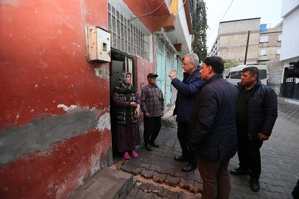 GAZİANTEP BÜYÜKŞEHİR’DEN YOĞUN YAĞIŞIN ARDINDAN SU BASKINI OLAN EVLERE DESTEK