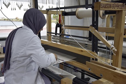 Kadınların emeğiyle kenevir ipi ürüne dönüşüyor