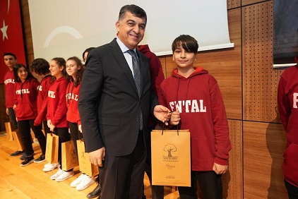 FADILOĞLU: “TÜM BAŞARILARDA BÜYÜK BİR EMEK VE ÇABA VAR”