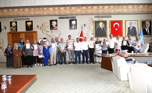 AKSU’DA VATANDAŞLAR TAPULARINA KAVUŞUYOR