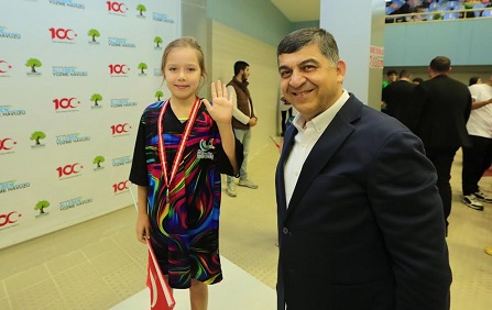 KURTULUŞ KUPASI YÜZME YARIŞLARINDA 723 SPORCU KULAÇ ATTI