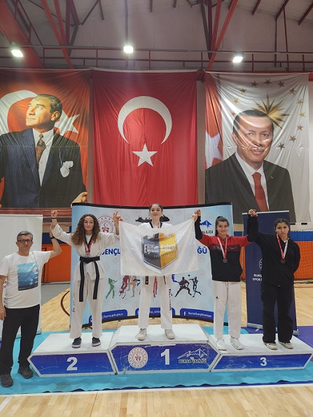 EĞİTİM KALESİ GURURLANDIRDI