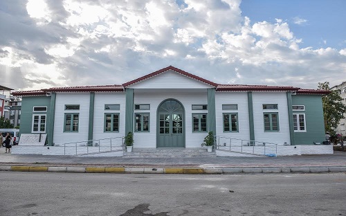 Cahit Zarifoğlu Kütüphanesi kapılarını açıyor