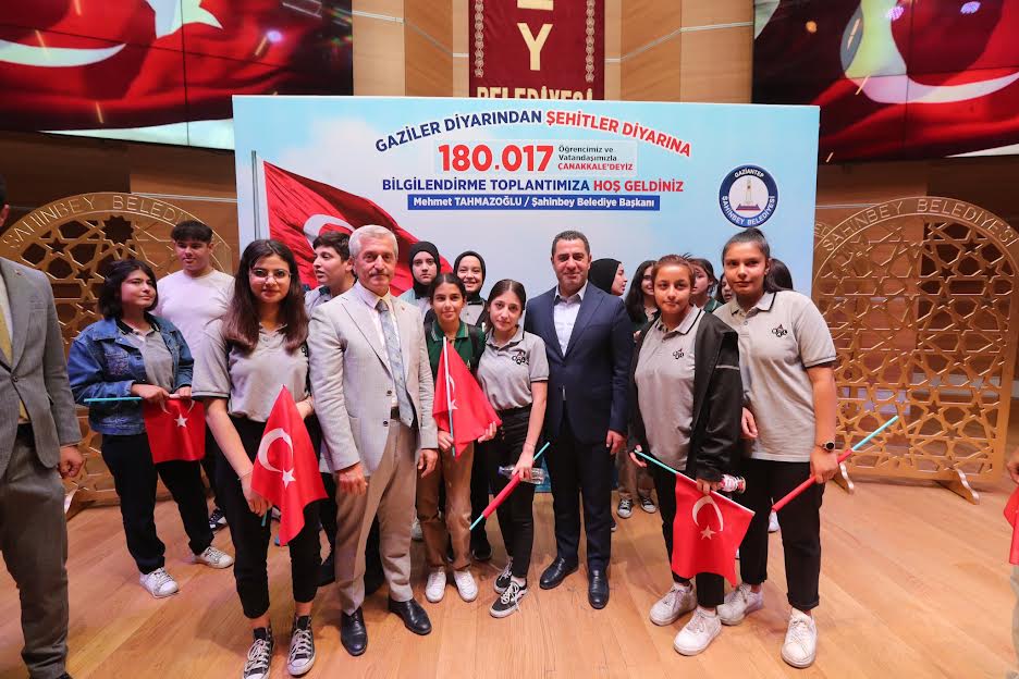 GAZİ TORUNLARI ÇANAKKALE’DE ECDAT İÇİN DUA EDİYOR    