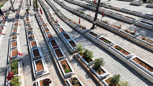 Büyükşehir, Kapıçam Mezarlığı’nda Çevre  Düzenlemesini Sürdürüyor