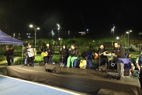GALLE PARK’TA SONBAHAR ŞARKILARI SÖYLENDİ