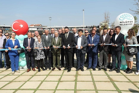 Sağlık çalışanlarına adanan anıt park hizmete açıldı