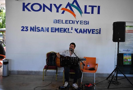 Emekliler konserle eğlendi
