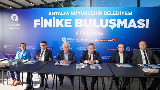Başkan Böcek, seçim startını Finike’den verdi