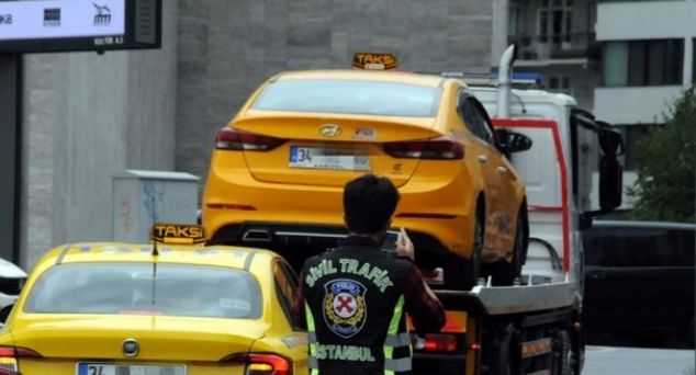 İSTANBUL POLİSİ KURAL TANIMAYAN TAKSİCİLERİ AF ETMEDİ