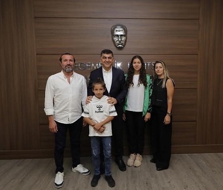 BAŞKAN FADILOĞLU, FENERBAHÇE’YE TRANSFER OLAN BERİL’İ AĞIRLADI  -BAŞKAN FADILOĞLU: “ÇALIŞMALARIMIZ HIZLA DEVAM EDİYOR”