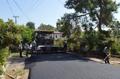 Manavgat Bucakşeyhler  mahalle yolu asfaltlanıyor