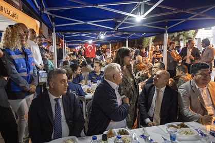 Başkan Soyer’den Şehit Polis Şimşek’in ailesine taziye