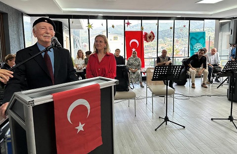 Huzurevinde Cumhuriyet coşkusu