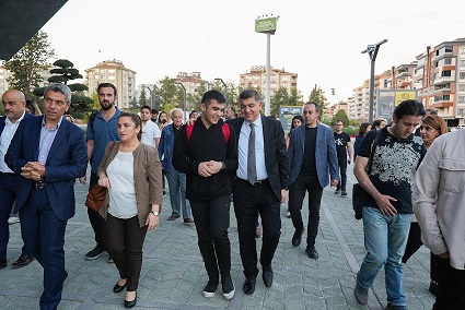 MİMARLAR VE MİMAR ADAYLARI, D.T. ŞEHİTKAMİL SAHNESİNİ GEZDİ           -ÖĞRENCİLER, D.T ŞEHİTKAMİL SAHNESİNE HAYRAN KALDI