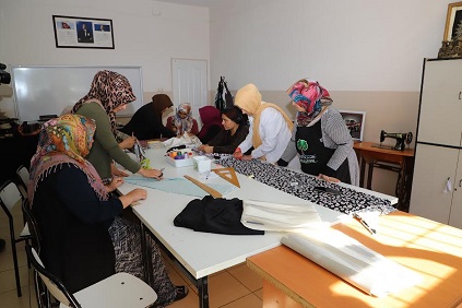 KADINLARDAN GİYİM KURSUNA YOĞUN TALEP