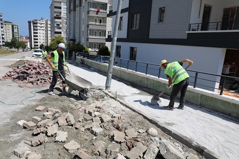 BAŞKAN DEMİRTAŞ İLÇEMİZDEKİ YENİLEME SÜRECİNİ BAŞARIYLA SÜRDÜRÜYORUZ     İLKADIM’DA AÇILAN YOLLAR İLE ULAŞIM AĞI GENİŞLİYOR